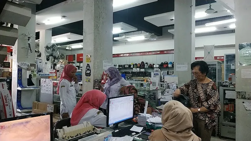 Adi Service Elkronic: Pusat Elektronik Cilacap yang Menyatu dengan Kehidupan Warga